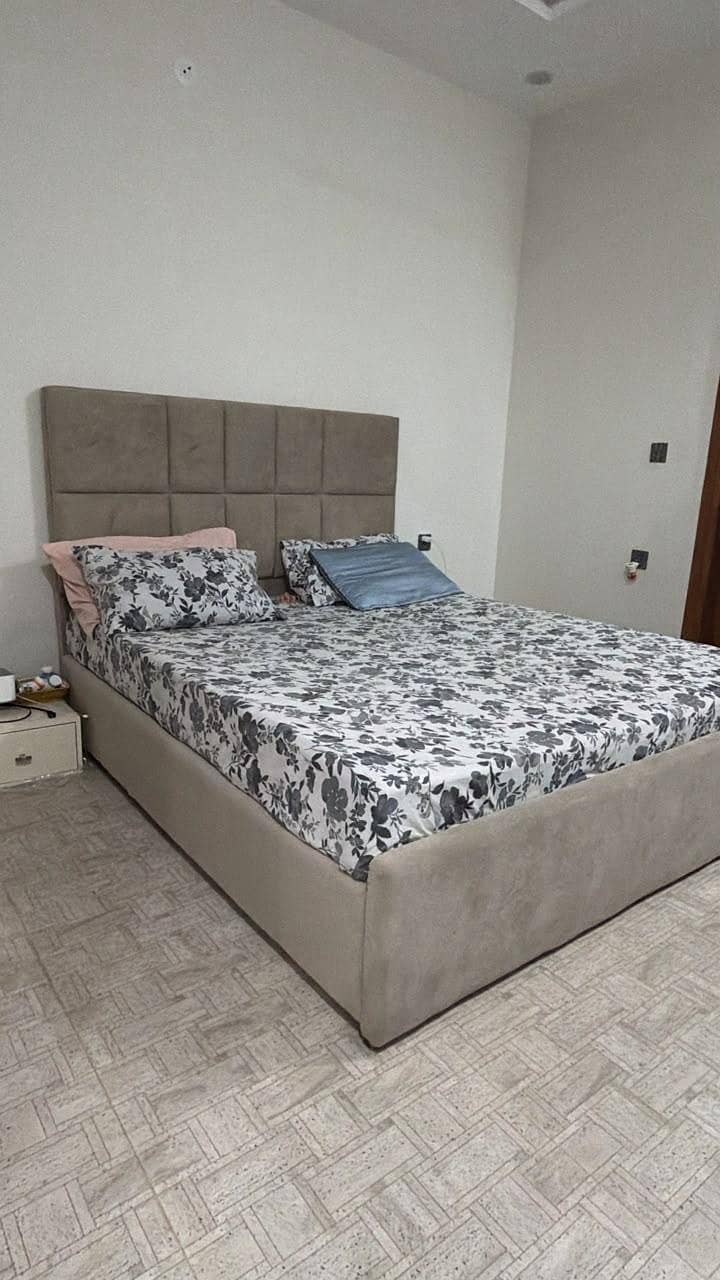 Queen bed with side tables 2