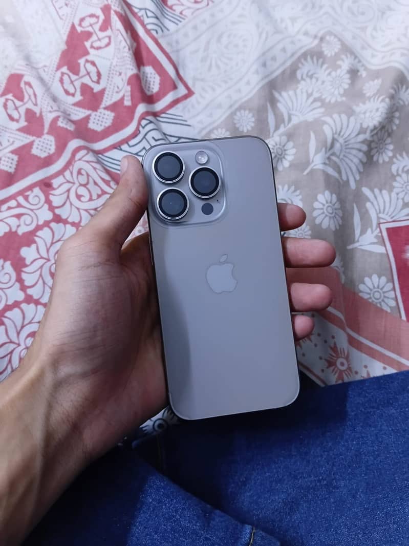 Apple iPhone 15 Pro 0