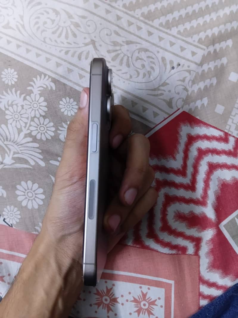 Apple iPhone 15 Pro 6