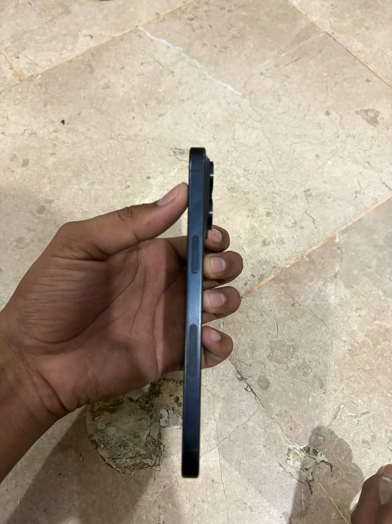 Apple iPhone 15 Pro Max 9