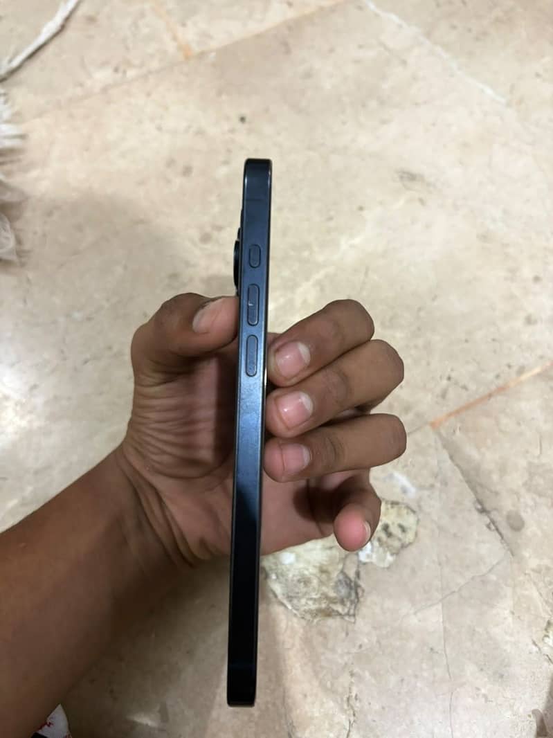 Apple iPhone 15 Pro Max 12