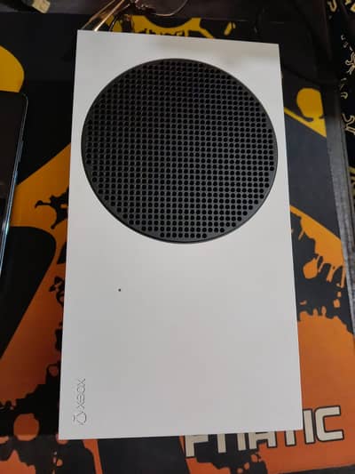 xbox series s 10/10 condition 1 month used only