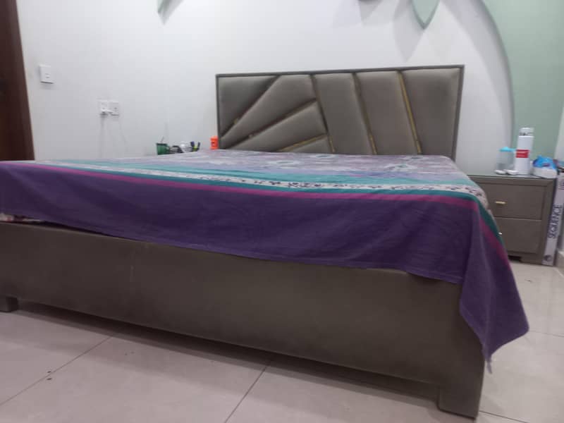 Double Bed set with two side tables 3