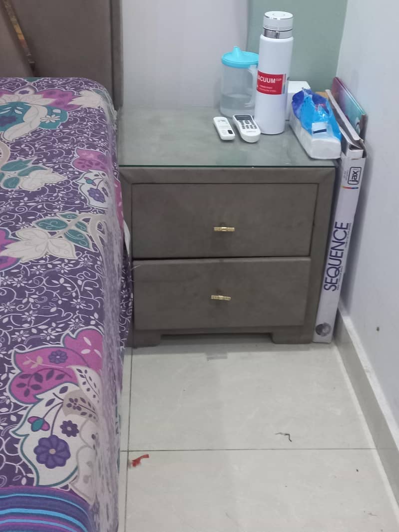 Double Bed set with two side tables 4