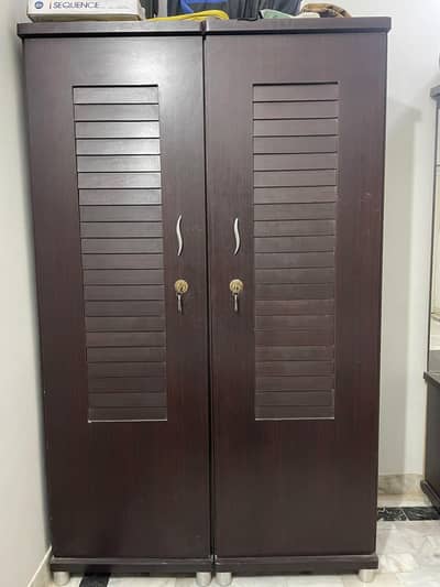 2 door wooden wardrobe