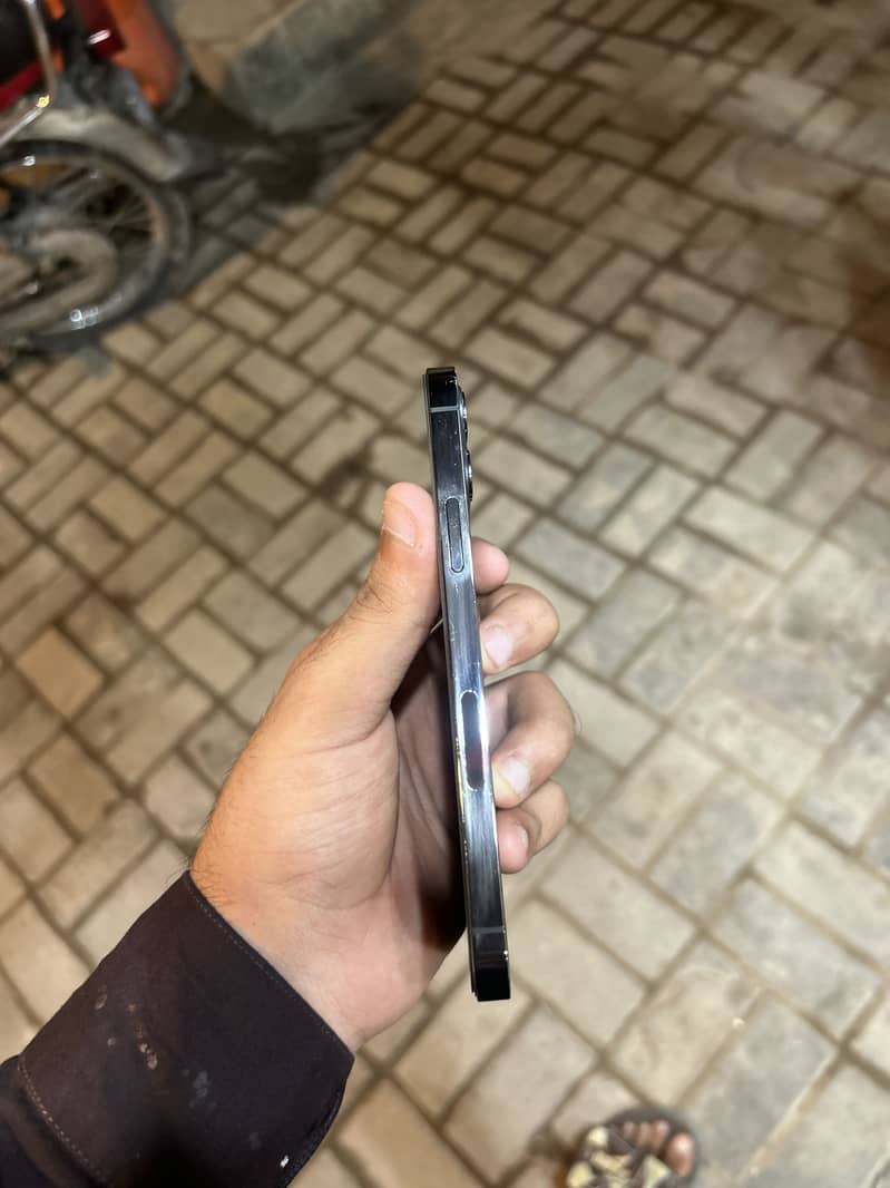Apple iPhone 12 Pro 4