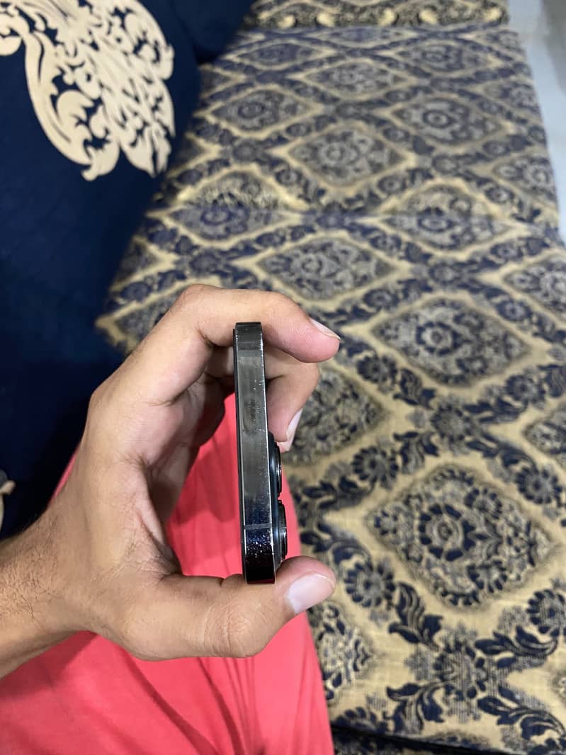 Apple iPhone 13 Pro 2