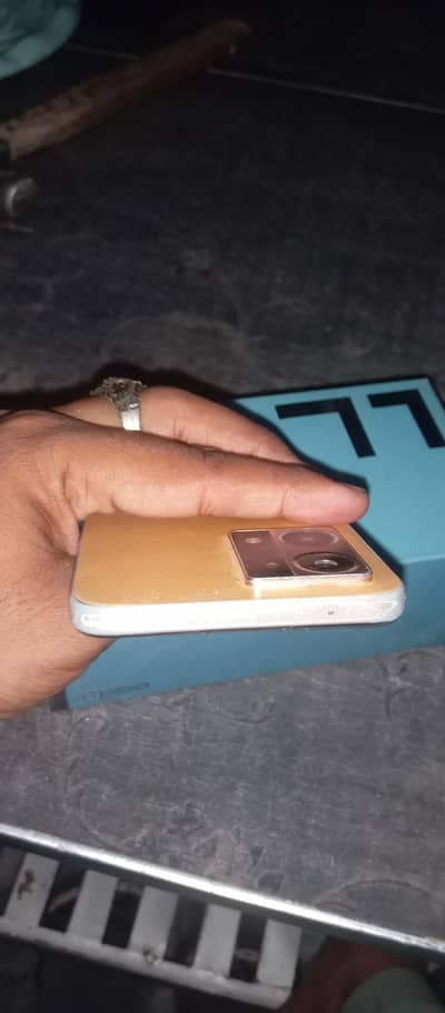OPPO F21 Pro