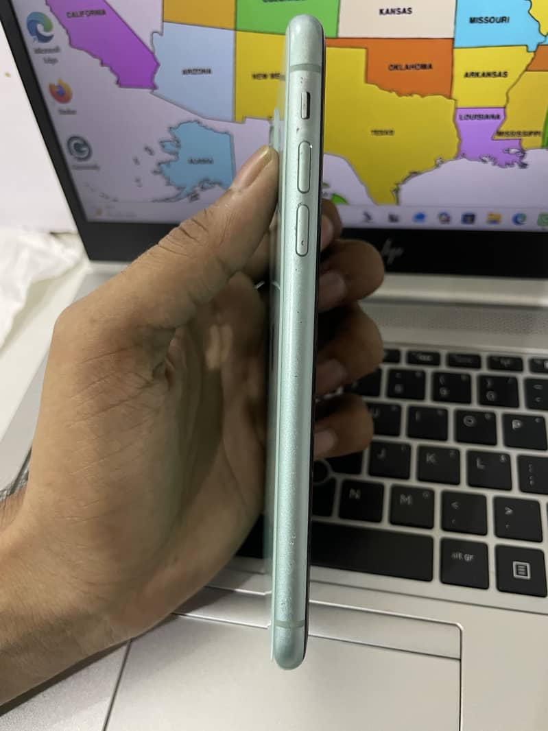 Apple iPhone 11 3