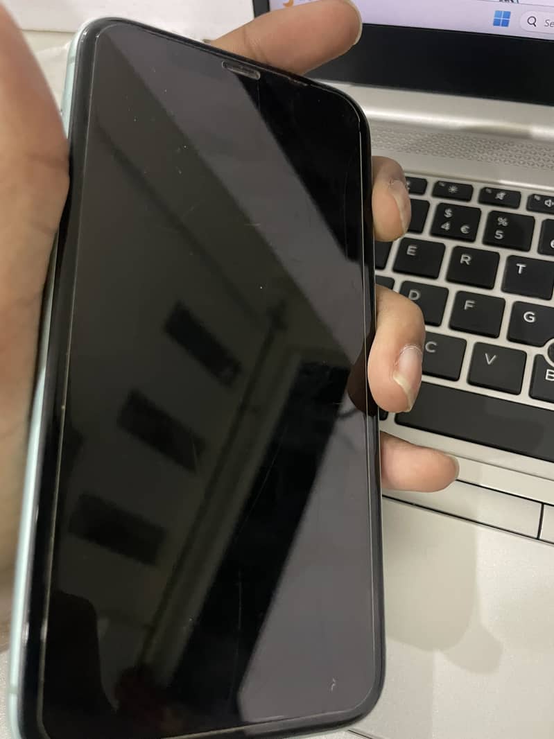 Apple iPhone 11 7