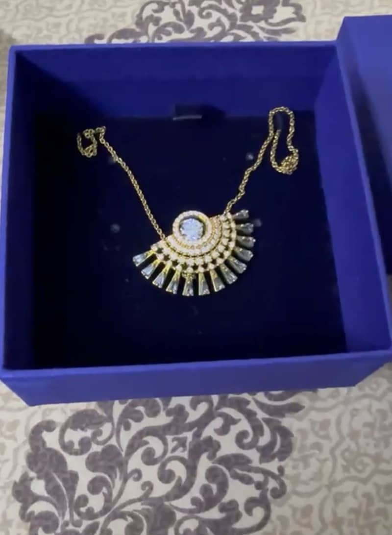 Swarovski 2