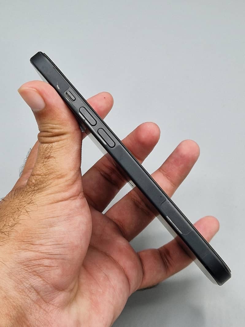 Apple iPhone 15 4