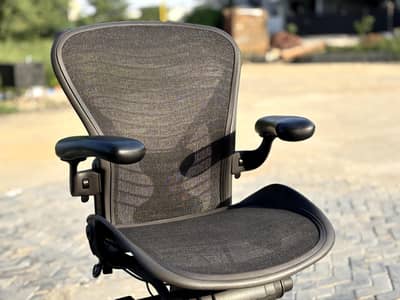 Herman Miller Aeron Size B available condition Brand New