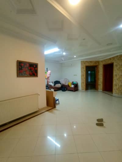 1 kanal Beautiful Upper Portion Available for Rent in NPF 09 Block D Islamabad.