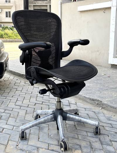 Herman Miller Aeron Size B available