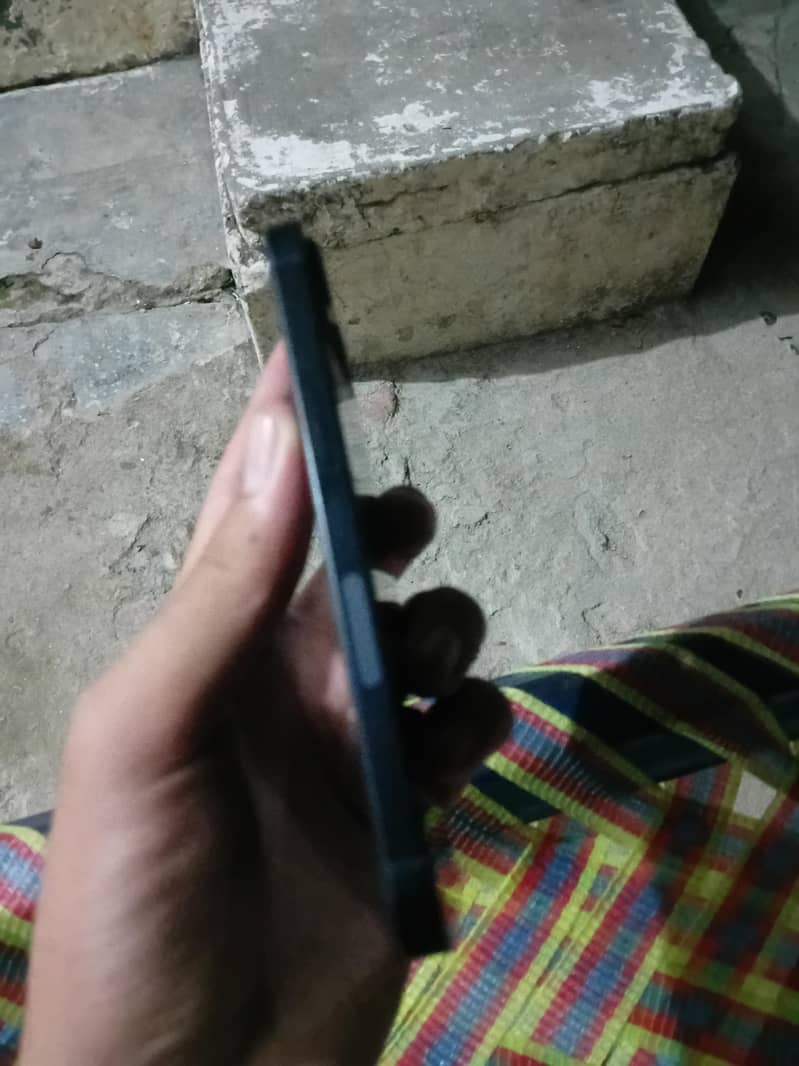 Apple iPhone 13 2
