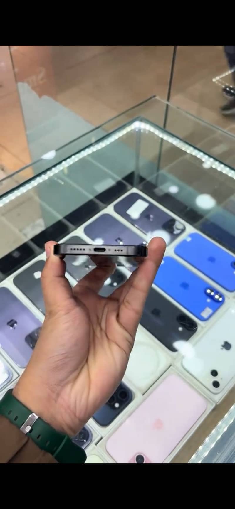 Apple iPhone 15 Pro 4