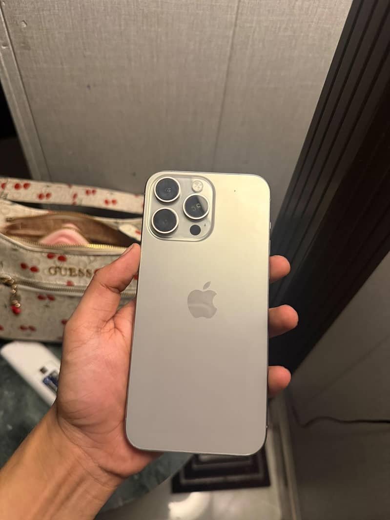 Apple iPhone 15 Pro Max 0