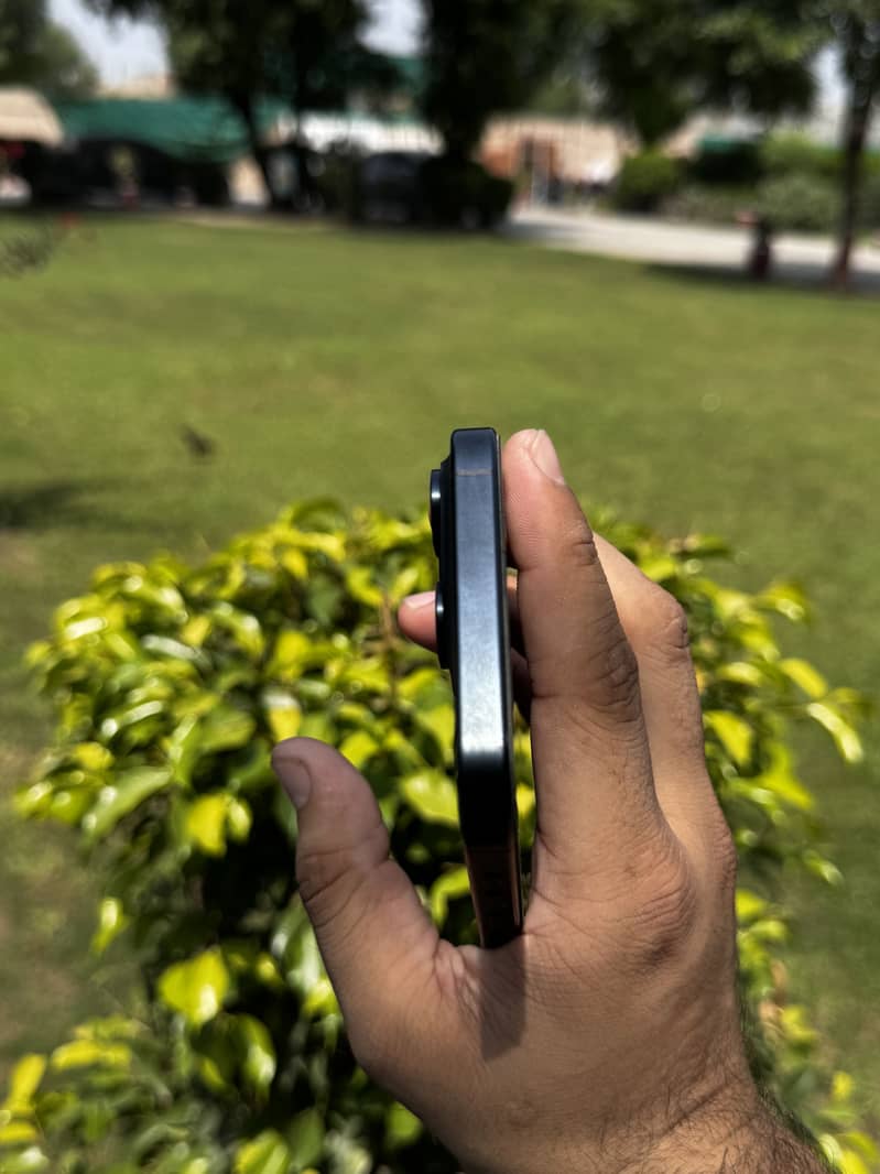 Apple iPhone 15 Pro Max 2