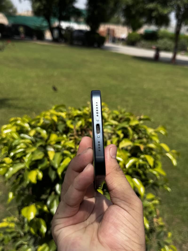 Apple iPhone 15 Pro Max 3