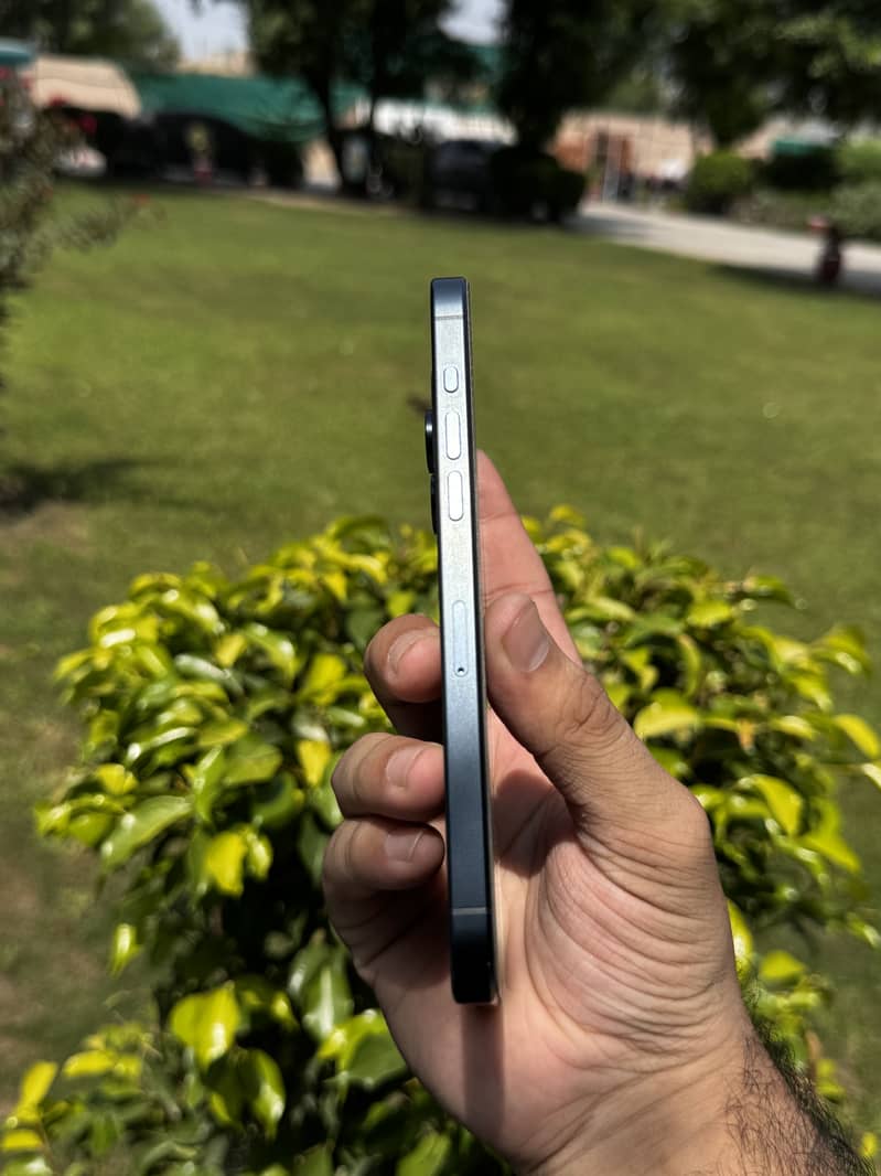 Apple iPhone 15 Pro Max 4