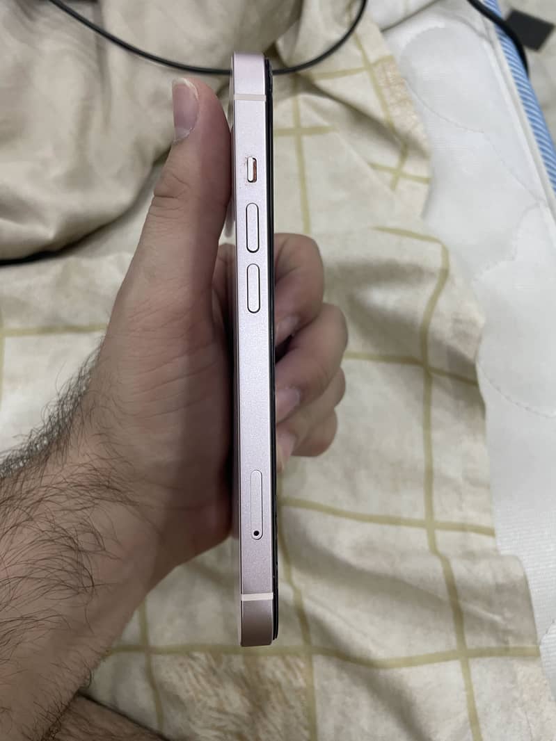 Apple iPhone 13 4
