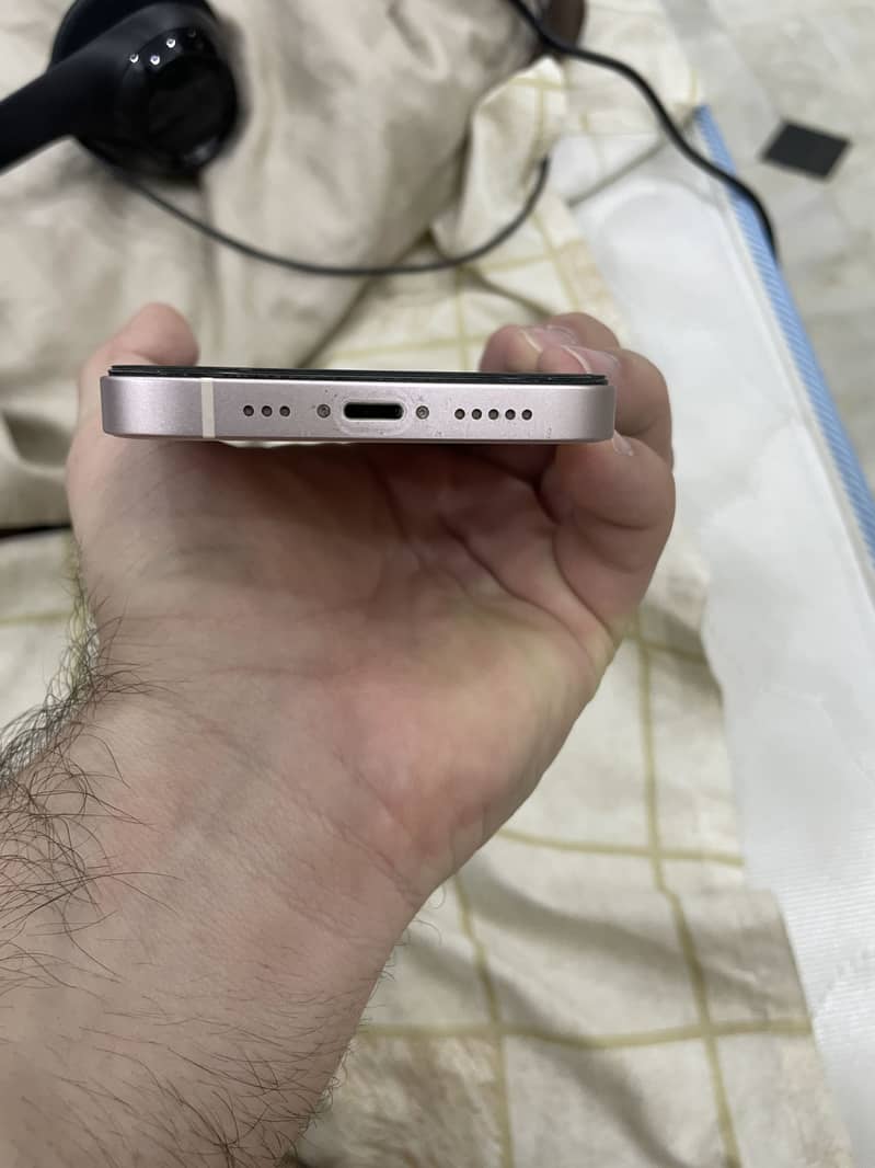 Apple iPhone 13 5