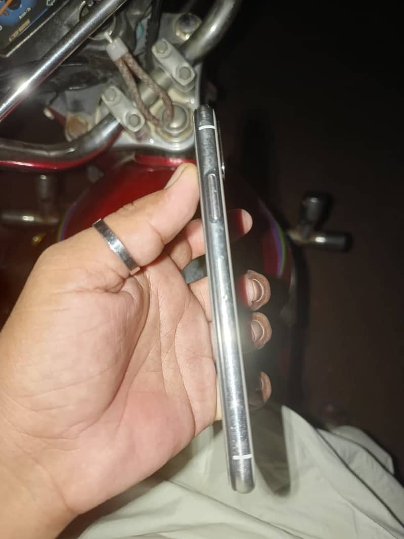 Apple iPhone XS 1
