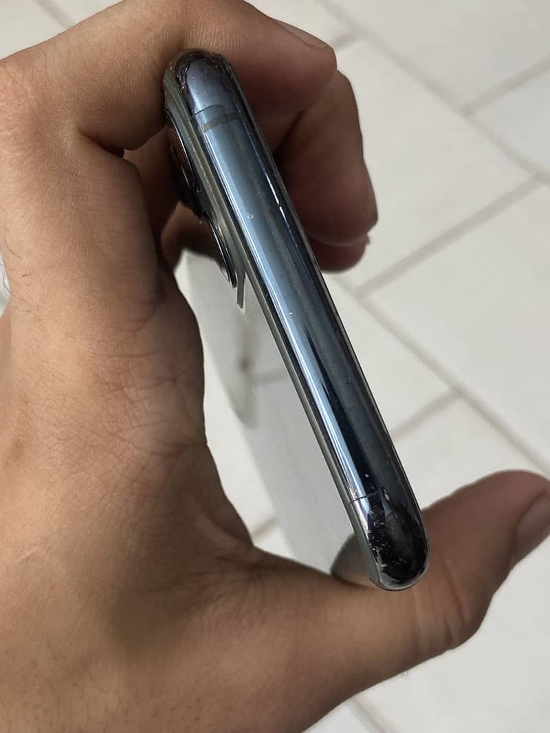 iPhone 11 Pro Max 4