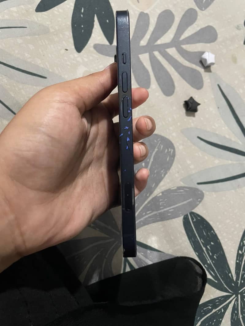 Apple iPhone 13 4