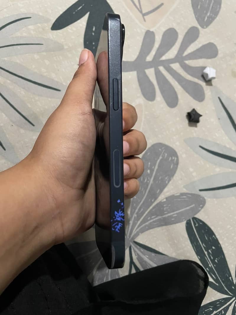 Apple iPhone 13 5