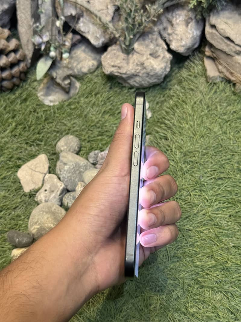 Apple iPhone 15 4