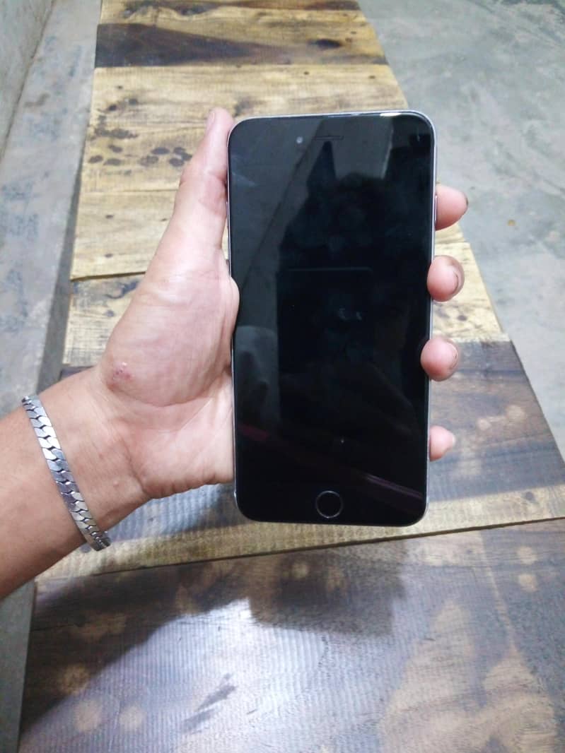Apple iPhone 6S Plus 2