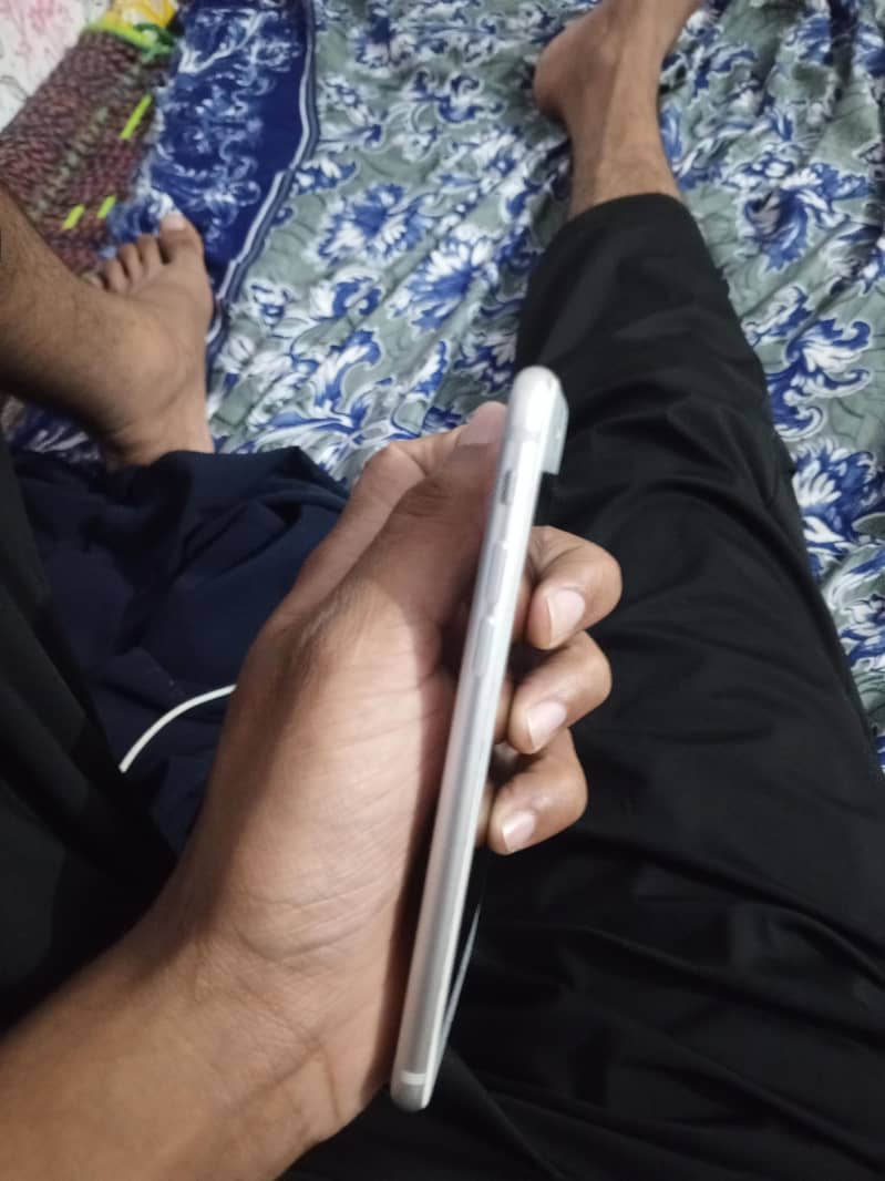 Apple iPhone 7 1
