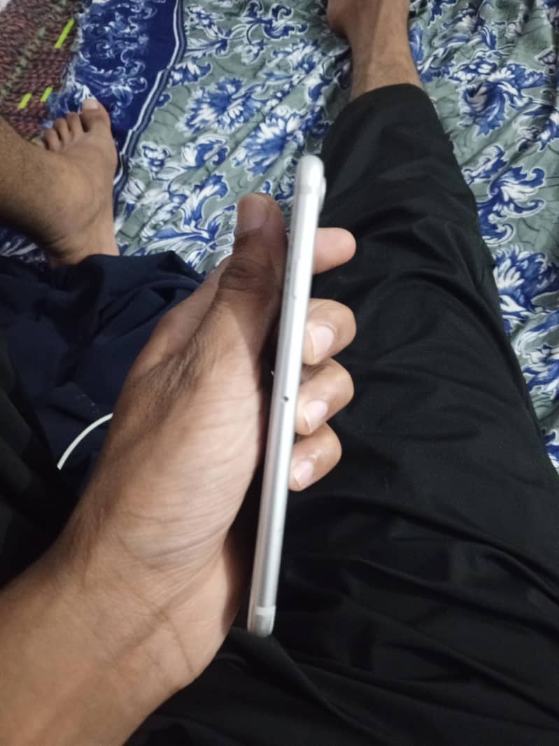 Apple iPhone 7 2