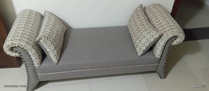 Dewana brand 2 seater size 5 feet Good condition