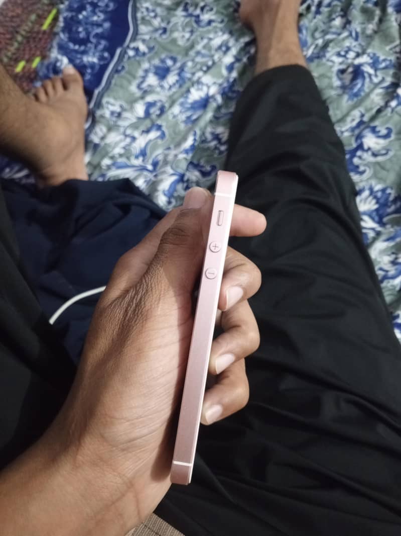 Apple iPhone SE 0