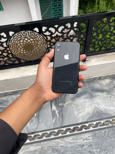 Apple iPhone XR 64 gb 79 bettery health