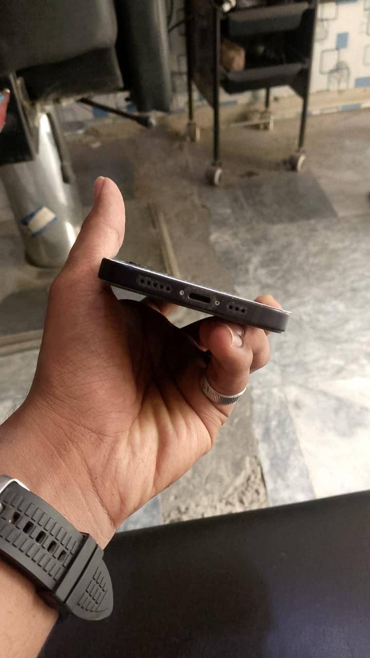 Apple iPhone 12 2