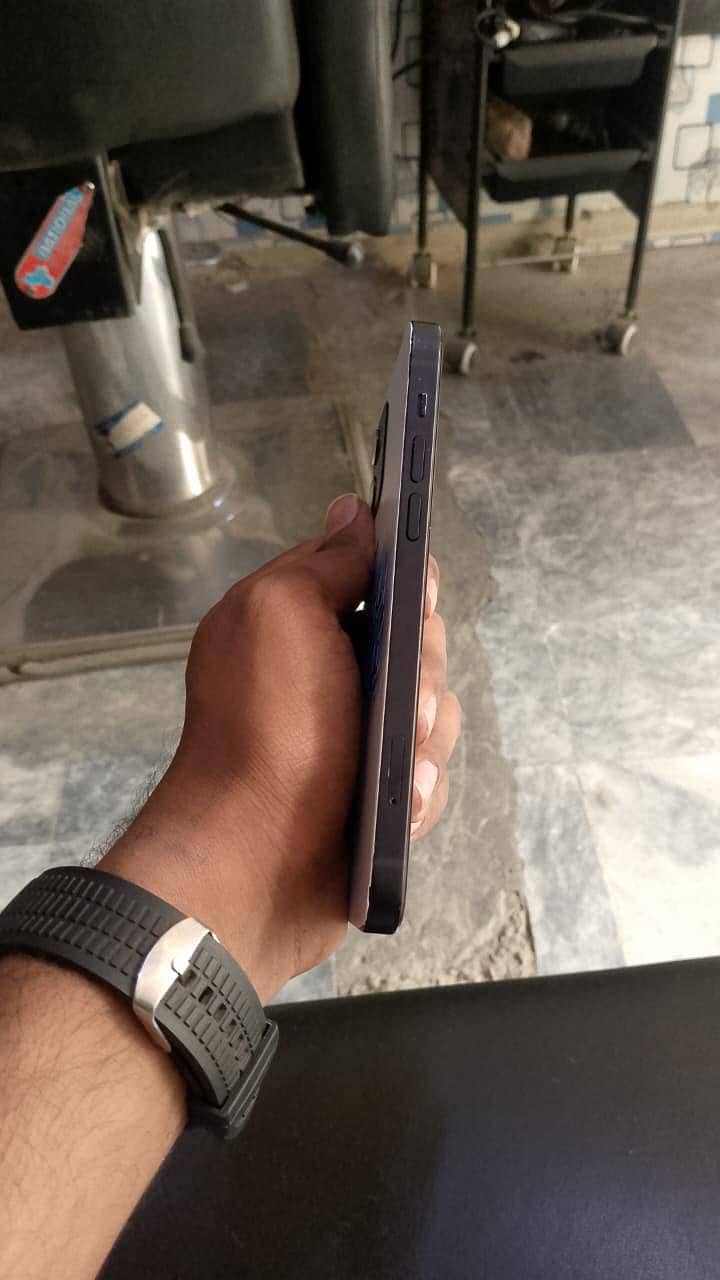 Apple iPhone 12 3