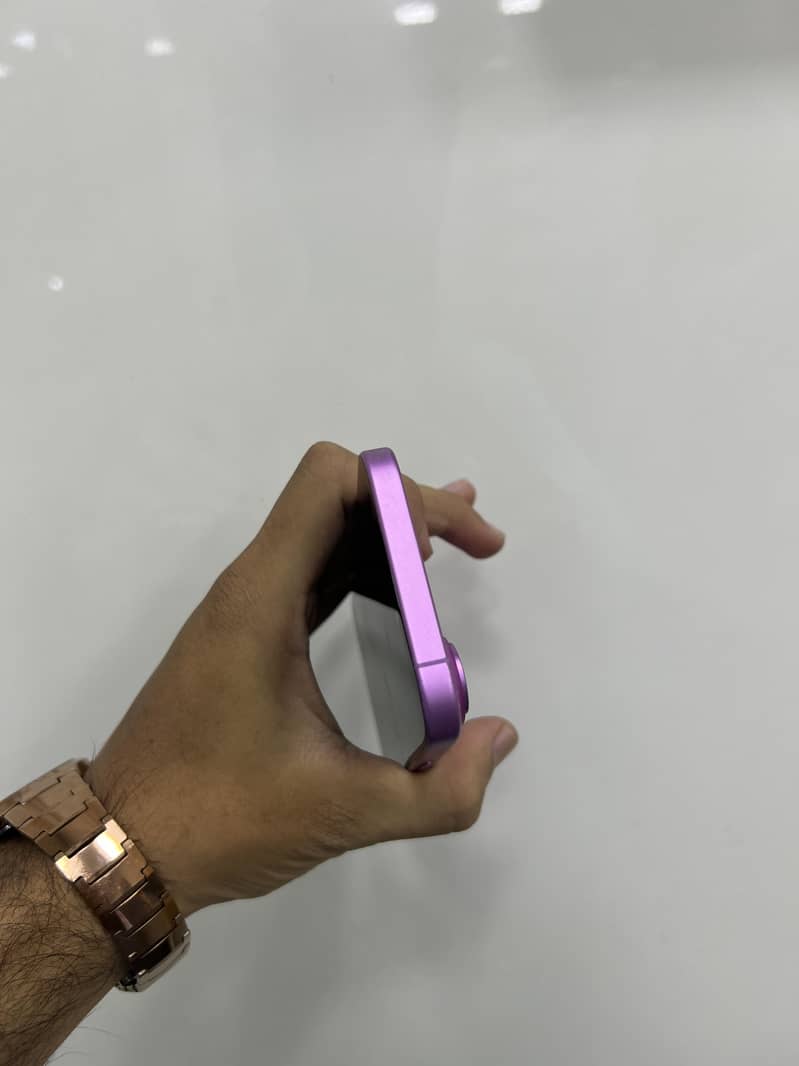Apple iPhone 16 2