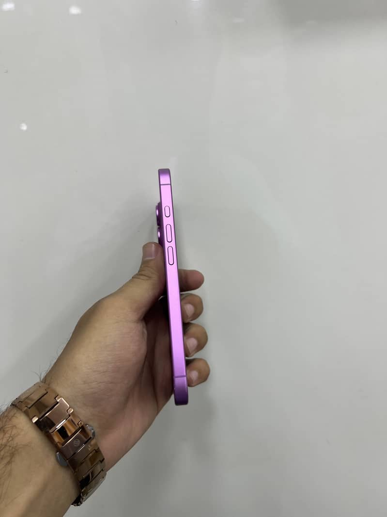 Apple iPhone 16 3