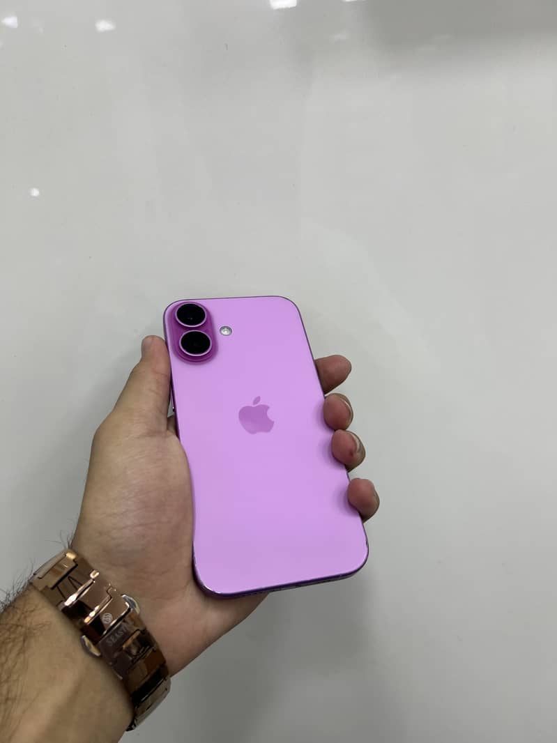 Apple iPhone 16 4