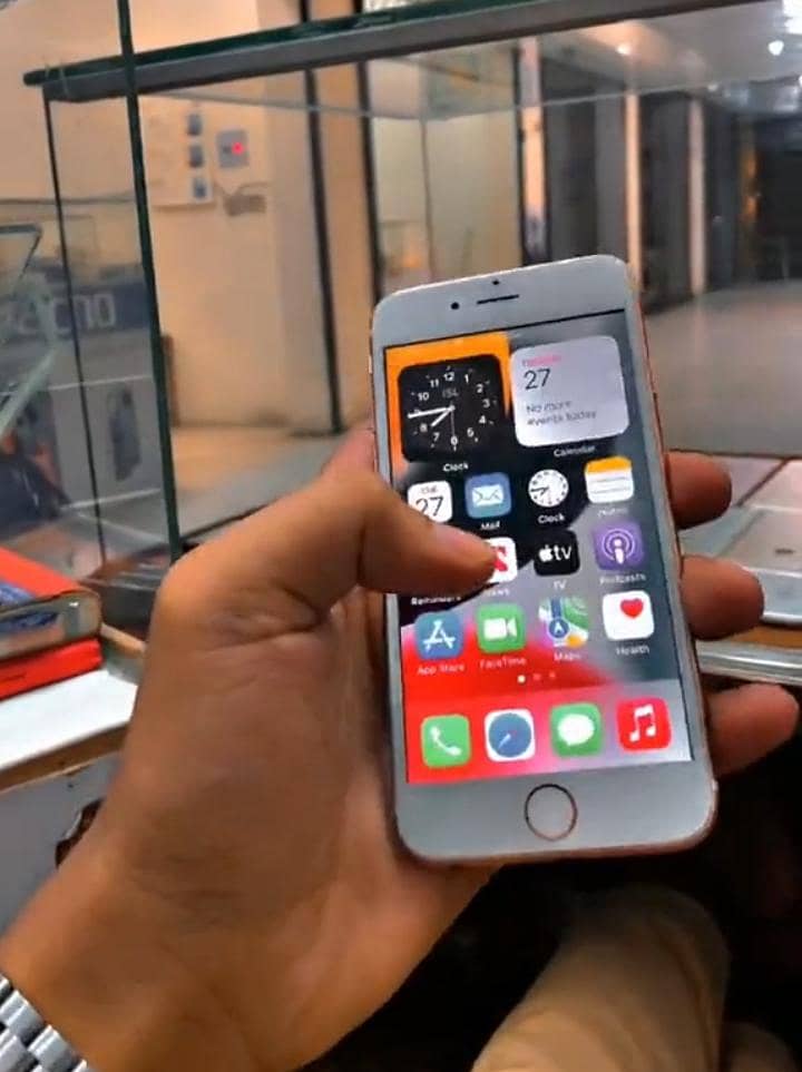 Apple iPhone 6S 1