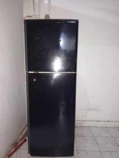 Mitsubishi 2 door fridge