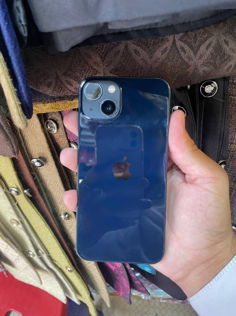 Apple iPhone 13 4