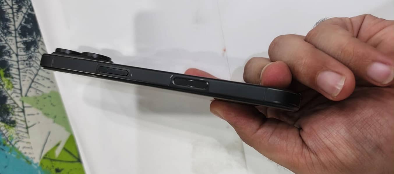 Apple iPhone 16 Pro 5