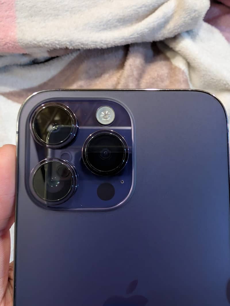 Apple iPhone 14 Pro Max 1