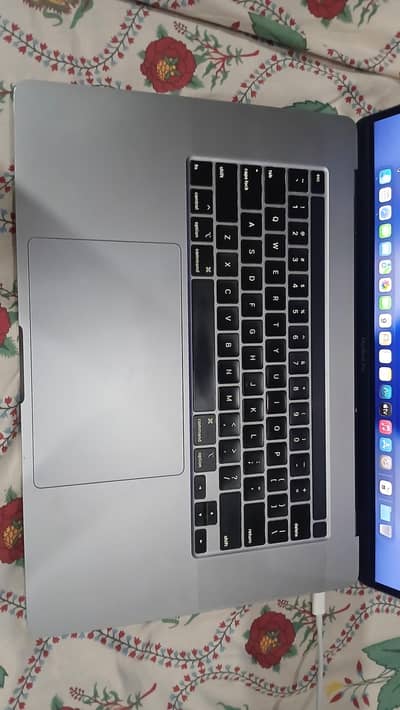 macbook pro 16inch 4k Retina  i7 16gb 512gb 4gb graphics