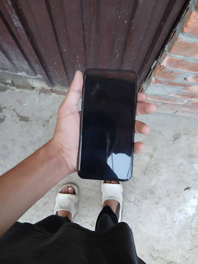 Apple iPhone 11 Pro Max 1